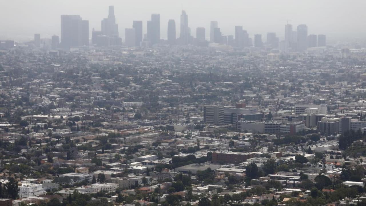 <b>En video: </b>Un factor a tener en cuenta a la hora de elegir dónde vivir y trabajar en Estados Unidos es 
<b>la calidad del aire.</b> Los estadounidenses están respirando, en general, el aire más peligroso registrado en las últimas dos décadas, según un reciente informe.