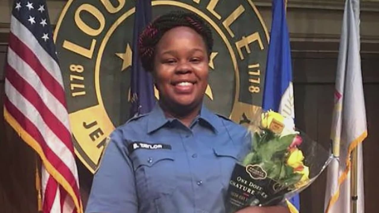 Jueza federal sentencia a casi 3 años de prisión a expolicía por operativo en el que fue asesinada Breonna Taylor en 2020