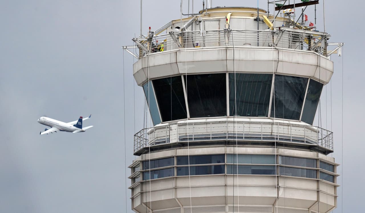 Peligro en el cielo de Salt Lake City: Más de 100 incidentes entre aviones y apuntadores láser