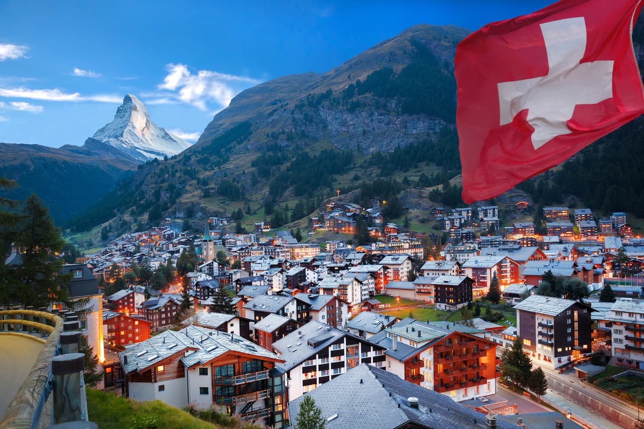 <h3 class="cms-H3-H3">16. Suiza</h3>
<br>
<br>➡️ 
<b>Porcentaje de población nacida en otro país:</b> 28.79%
<br>
<br>➡️
<b> Total de población inmigrante: </b>2,491,249
<br>
<br>➡️ 
<b>Población:</b> 8,654,618
<br>