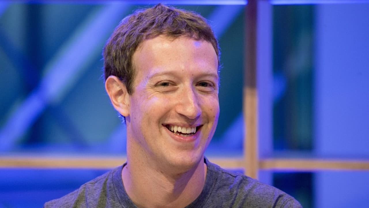 Mark Zuckerberg, el empresario que vive de conectar a la gente, ataca al muro de Trump