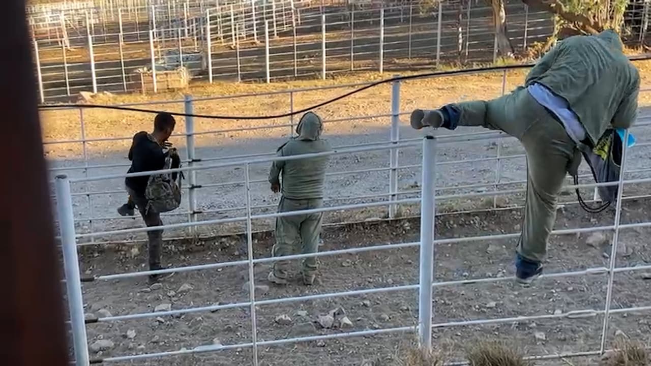 Un día en la frontera de Nogales donde detiene un promedio de 100 inmigrantes indocumentados diariamente. La mayoría de ellos escalan el muro fronterizo.
