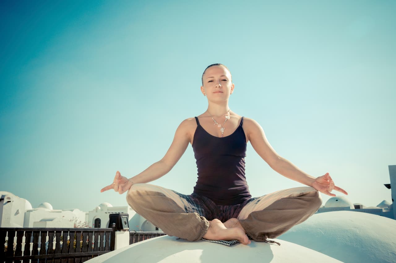 Realizar actividades físicas y de meditación como el yoga.