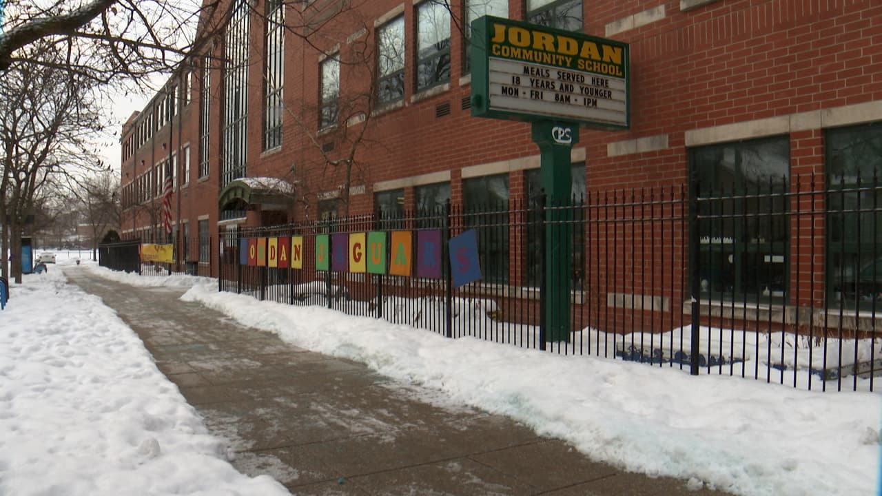 Noticias Univision Chicago asisitió al primer día de la escuela Jordan Community School, en el vecindario de Rogers Park.
<br>