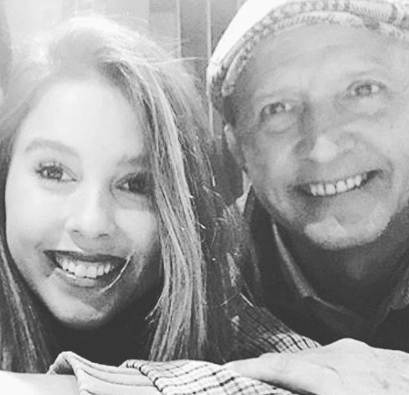 Por su parte, 
<b>Paulina Goto </b>también conocida como Estefanía Lascuraín publicó esta fotografía junto a su padre y le dedicó estas palabras: "Mi ángel de la guarda. Feliz día hoy y todos los días papi. ¡Te amo siempre! 
<br>