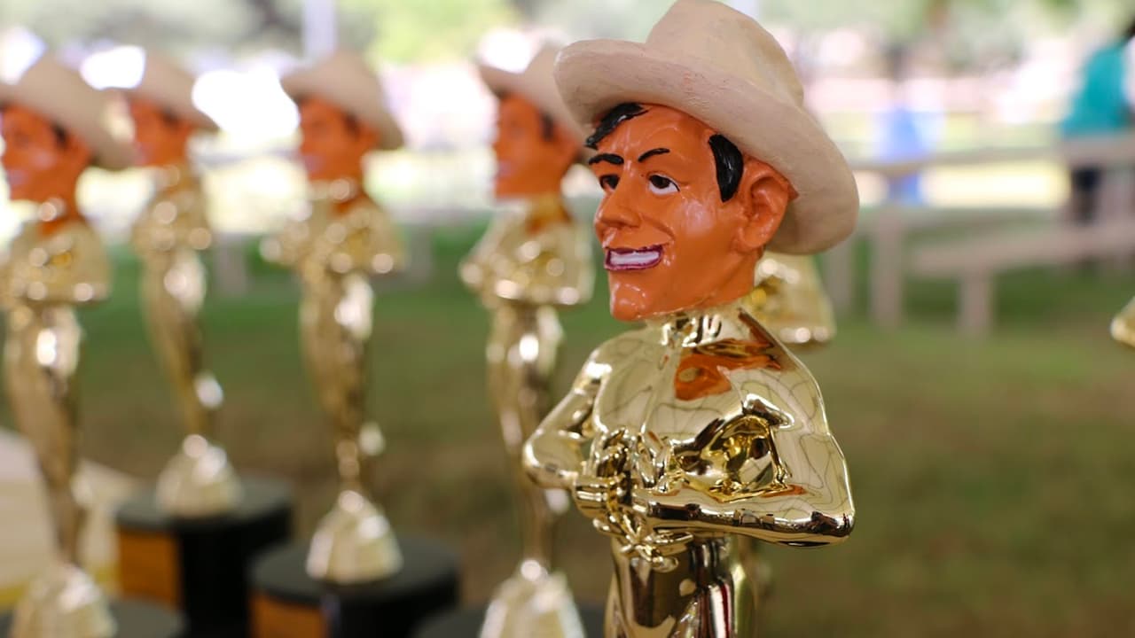Entre 
<b>las nuevas atracciones de la Feria Estatal de Texas</b> están: 
<br>🎪 
<b>El Circo de Pompas de Jabón</b>: Desde un muñeco de nieve bailando en una cuerda floja, hasta un volcán que explota con miles de burbujas. 
<br>🤸 
<b>Circo Callejero</b>: Una pareja los asombrará a todos con un increíble espectáculo acrobático, cuerpo a cuerpo. 
<br>🦖 
<b>Dinosaurios en la Laguna</b>: Más de 10 dinosaurios de tamaño real que fueron encontrados en Texas llegan en una asombrosa exposición para toda la familia.