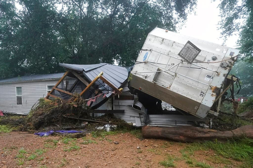 Daños causados por las inundaciones causadas por fuertes lluvias en McEwen, Tennessee, EEUU, que han dejado decenas de personas desaparecidas, el 22 de agosto de 2021.