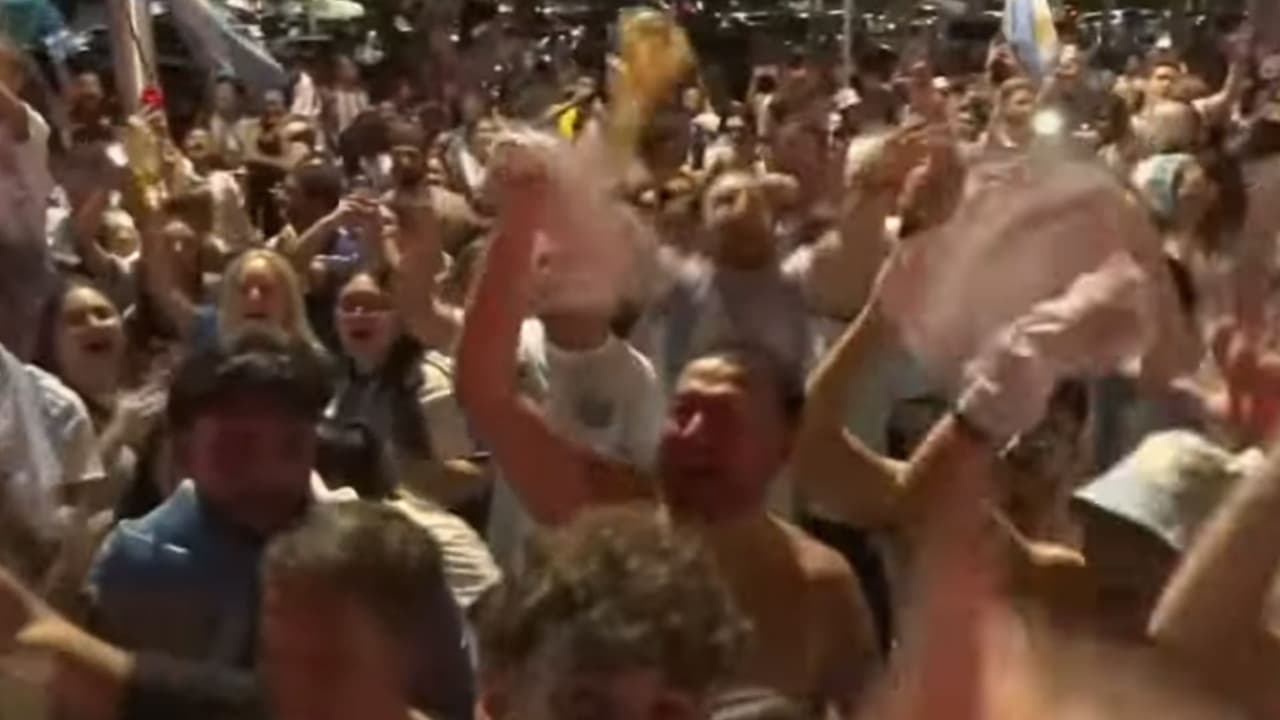 Pese a los disturbios, el partido se llevó a cabo, con Argentina derrotando a Colombia, 1-0, en el estadio Hard Rock.