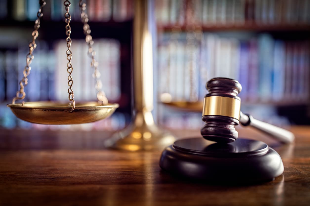 Crece apoyo a iniciativa que garantiza a inmigrantes el derecho a demandar mala práctica de abogados