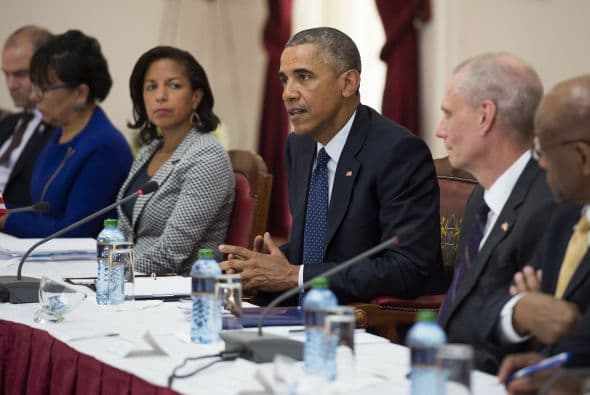 Obama habla durante la reunión.