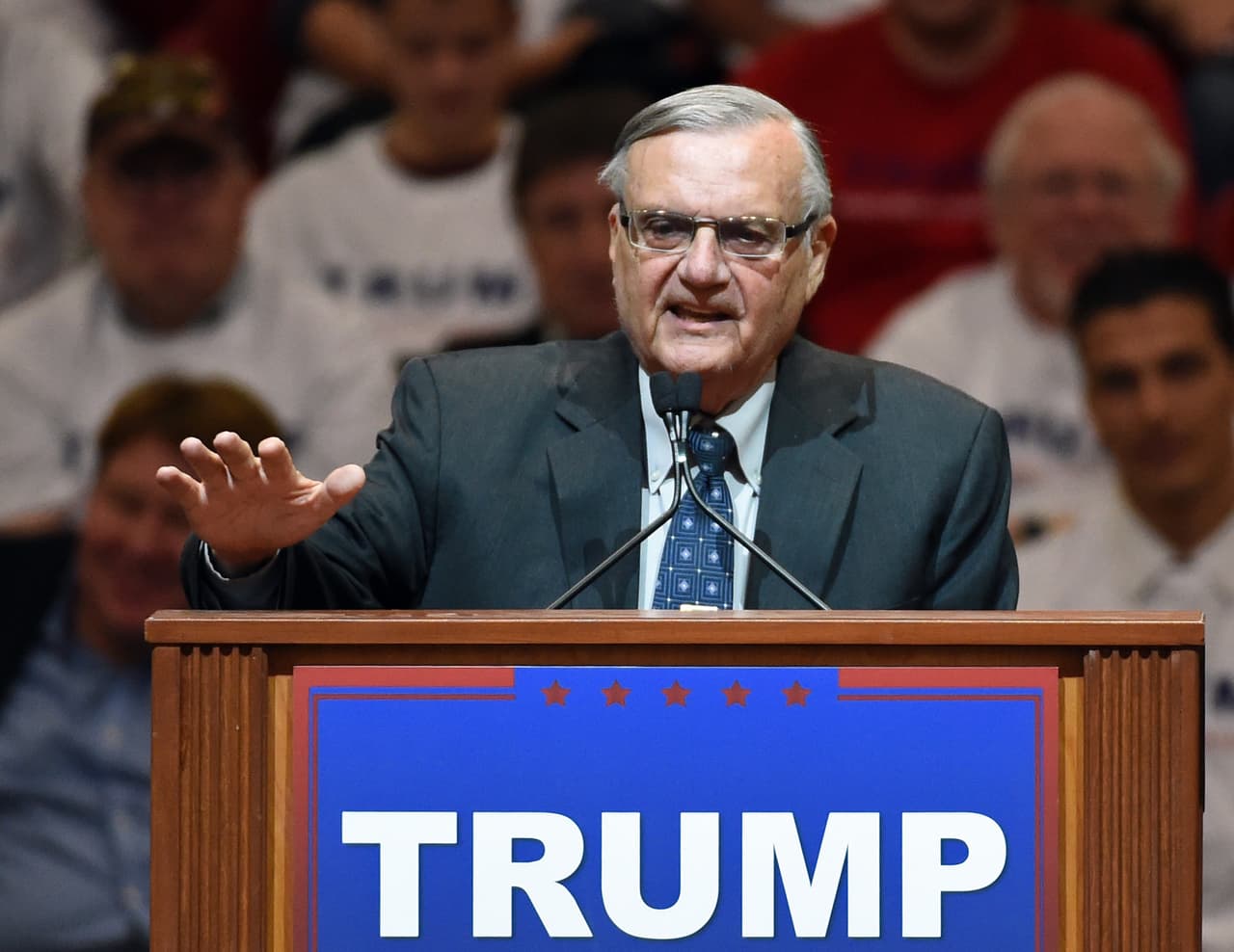 Arpaio anuncia que enviará un grupo de voluntarios armados para patrullar junto a sus oficiales