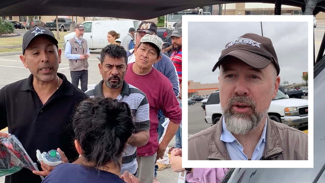 “El Consulado de México trabaja a través de amigos, abogados, aliados que trabajan a favor de la comunidad, por lo que estamos aquí con ellos para hacer equipo y llegar a las personas más vulnerables que son los jornaleros para darles información, ayuda, recursos, con todo lo que podemos ofrecerles para que no violen sus derechos laborales”, comentó Juan Carlos Hernández, Cónsul de Protección del Consulado de México en Houston.