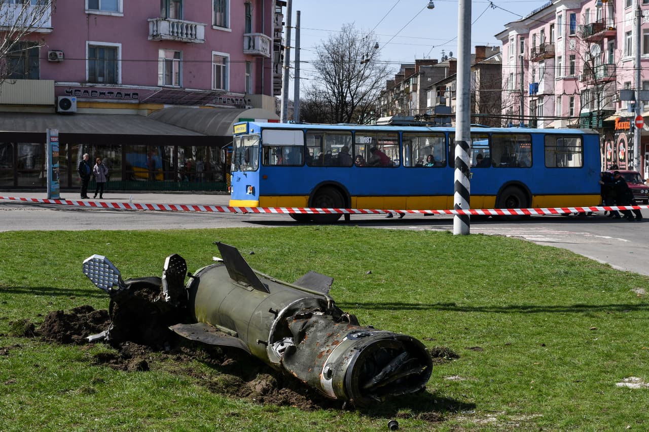 El 9 de abril, un ataque con misiles rusos en una estación de tren en la ciudad oriental de Kramatorsk mató a 52 civiles y hirió a más de 100.