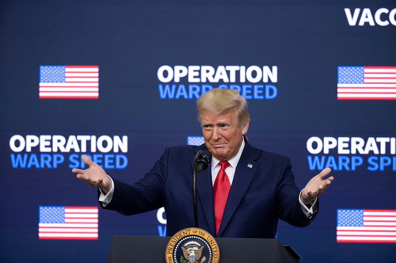 <a href="https://www.univision.com/temas/donald-trump"><b>Donald Trump</b></a>. Como cada año que ha estado en el cargo, Trump tuvo una inmensa influencia en 2020. Su administración ha sido muy criticada por su respuesta a la pandemia de 
<a href="https://www.univision.com/temas/coronavirus"><u>covid-19</u></a> y desde que perdió las elecciones, ha afirmado sin fundamento que hubo fraude y ha dicho falsamente que él es el ganador.
<br>
