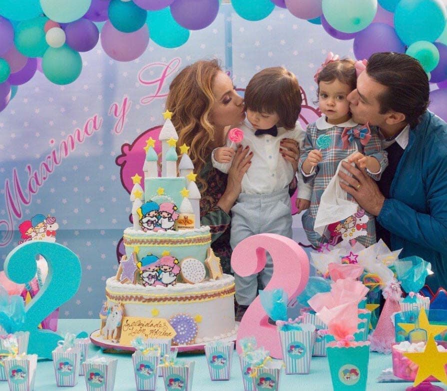 Quiso hacer hincapié en que 
<b><a href="https://www.univision.com/famosos/pobrecito-elizabeth-alvarez-relata-las-dificultades-que-pasa-jorge-salinas-con-el-homeschooling-de-sus-hijos-fotos" target="_blank">no es una madre "histérica"</a></b>: "¿Cómo soy como mamá? No lo voy a saber hasta que mis hijos, cuando crezcan, me lo digan".
<br>