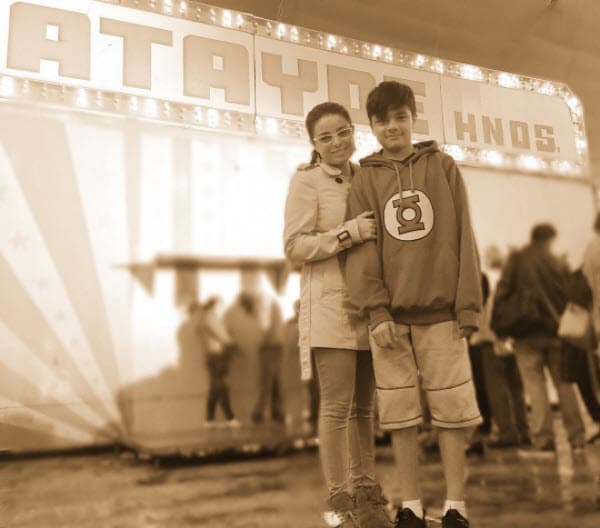 "Te cambia mucho, hay muchas cosas que dejas de hacer, como dormir. Te vuelves más responsable, te puedo decir que mi hijo es hoy mi motor más grande en la vida", confesó la actriz a la revista '
<b>Quién</b>'. Ahora su hijo es un adolescente y se nota a simple vista que su relación es maravillosa.