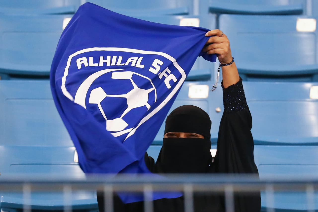 Muchas plasmaron ese momento con numerosas fotos frente al estadio y más mujeres han comprado recuerdos en la tienda de "souvenirs" del Ahli en el lugar del partido.