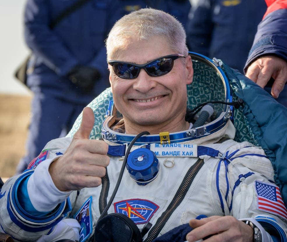 Astronauta estadounidense regresa a la Tierra en nave rusa tras un récord de 355 días en el espacio