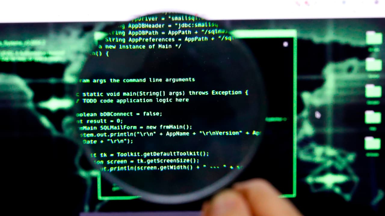 Diego Cárdenas, experto en informática en California, asegura que la amenaza es real y explica cómo ocurren los robos cibernéticos y lo más importante cómo podrías protegerte.