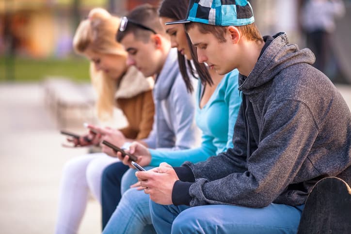 ¿Quieres dejar de sentirte triste y deprimido? Controla el uso de redes sociales 