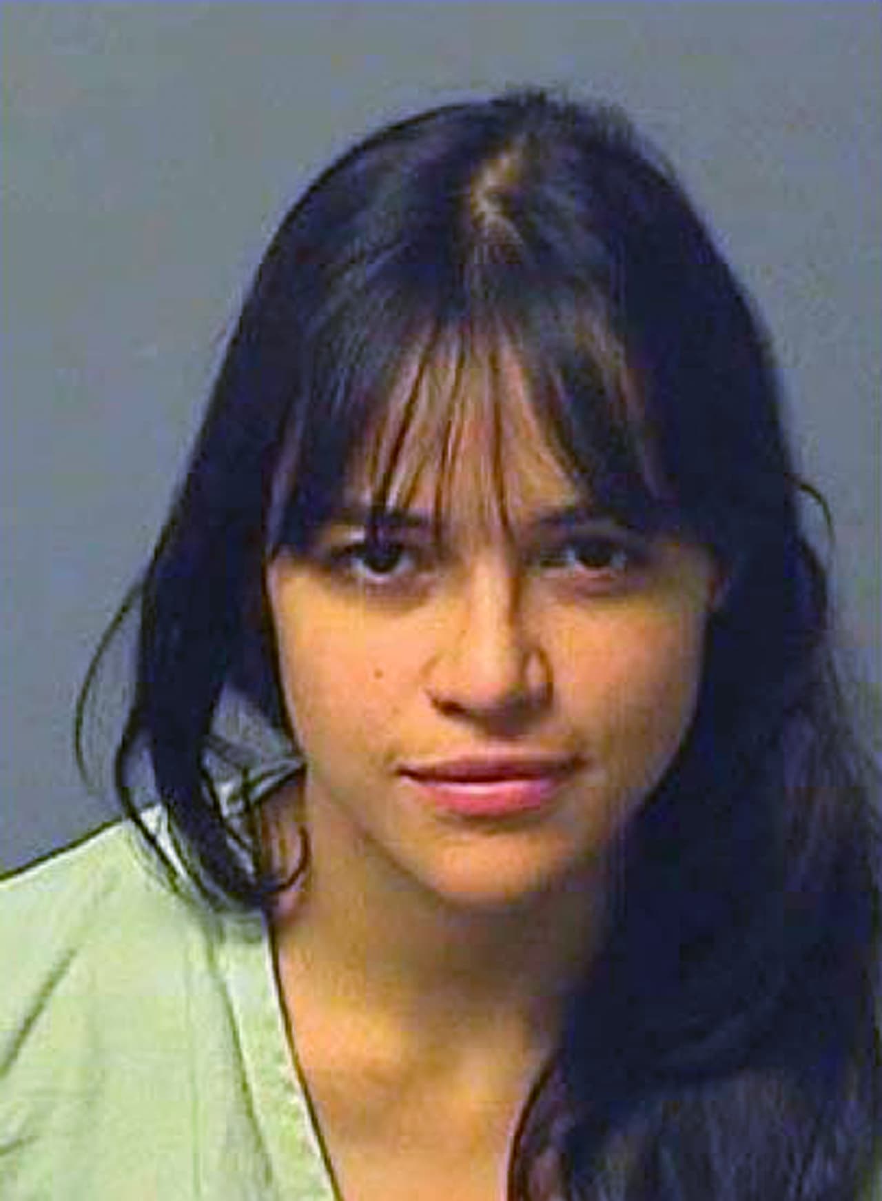 Michelle Rodríguez fue condenada a cinco días de cárcel en Hawaii, tras ser hallada culpable de conducir en estado de embriaguez. Luego pasó 18 días en la cárcel por violar su libertad condicional. La actriz no asistió a su servicio comunitario, ni a las clases educativas.