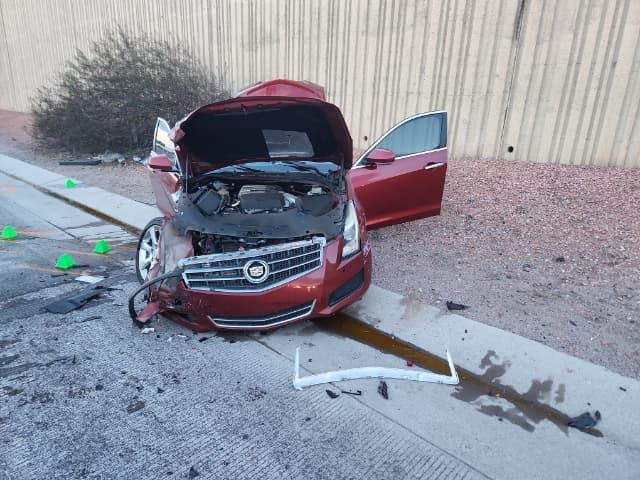 Este domingo 21 de agosto de 2022, aproximadamente a las 4:35 am, un oficial del Departamento de Seguridad Pública de Arizona (AZDPS) recibió una notificación de un vehículo en sentido contrario que viajaba hacia el este por la carretera interestatal 10 hacia el oeste en la milla 153, cerca de Broadway Road en Tempe.
