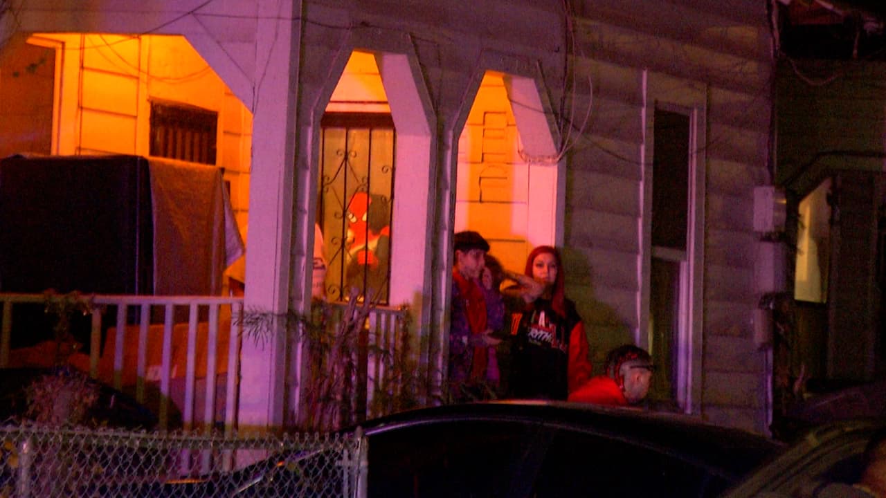 Ahí fue hallado un joven de unos 20 años con una herida de bala en una pierna.