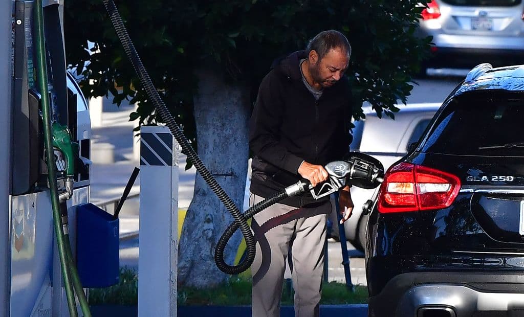 Por ejemplo: la 
<b>Sunoco de East Hanover (626 Ridgedale Ave) la tiene a $3.89,</b> al igual que la Exxon vecina (626 Ridgedale Ave). Y la Conoco de Cliffside Pak (73 Palisade Ave) la tiene en $3.99.
