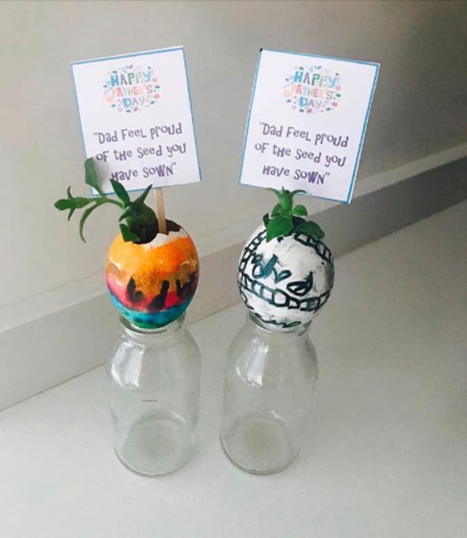 "Feliz día del padre. 
<b>Papá siéntete orgulloso de la semilla que has sembrado</b>", se leía en las tarjetas de felicitación por el Día del Padre. 
<br>