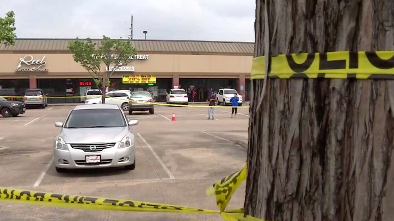 <b>9 de mayo de 2019.</b> Encuentran el 
<a href="https://www.univision.com/local/houston-kxln/hallan-el-auto-en-que-fue-vista-por-ultima-vez-la-nina-desaparecida-maleah-davis">auto</a> de la familia de Maleah Davis, en el que la niña fue vista por última vez. El vehículo Nissan Altima de color gris fue encontrado por la policía en el 5425 de la carretera 6, en el área de Missouri City, un suburbio al suroeste de Houston. El hallazgo fue posible gracias a la denuncia de una mujer que vio las fotos del auto en la televisión.