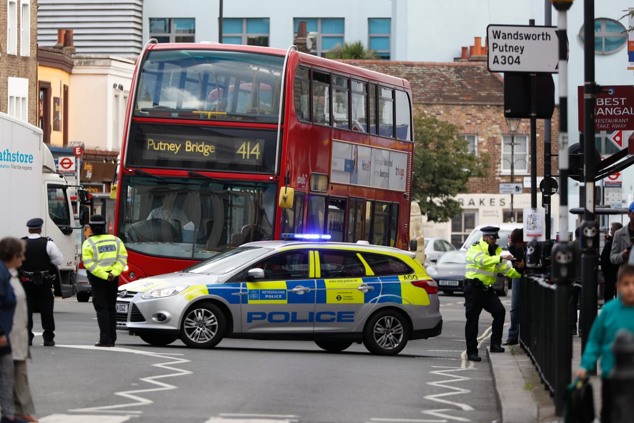 Acordonamiento policial alrededor de la estación del metro de Londres, Parsons Green, donde esta mañana hubo un incidente terrorista.
