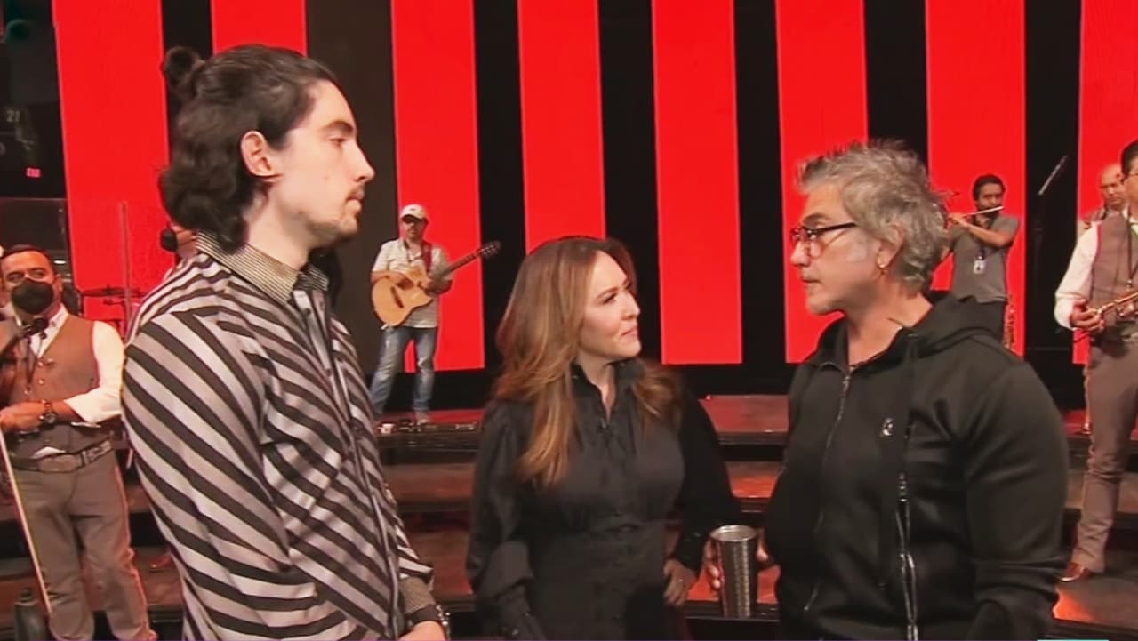Curiosamente, 'El Potrillo' prepara y motiva a su hijo antes de cada show, tal y como lo hacía Vicente Fernández con él y no es de la forma más amistosa. 
<b>Ve en el siguiente video su ritual antes de cantar en los escenarios.</b>