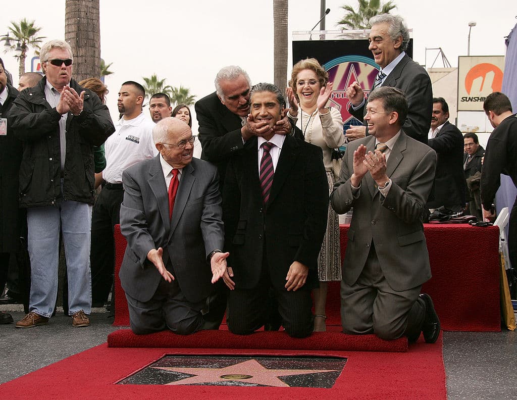 Además, desde el 2005 tiene su propia estrella en el paseo de la fama en Hollywood, algo que ha conseguido también gracias a los 17 discos que ha lanzado con mucho éxito.
