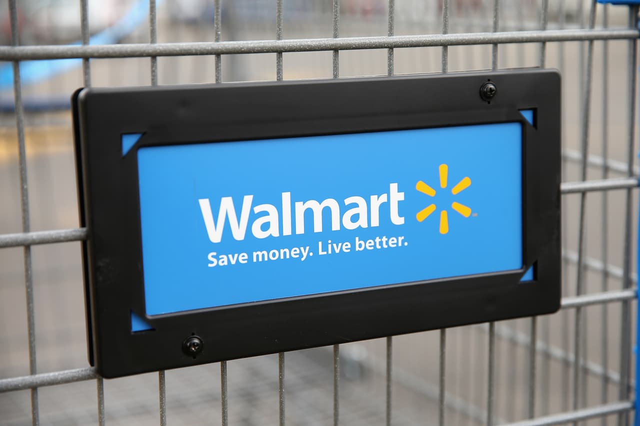 <b>Walmart</b>: La cadena de tiendas 
<a href="https://www.univision.com/local/los-angeles-kmex/walmart-anuncia-cambios-en-el-horario-de-sus-tiendas-debido-al-coronavirus">Walmart</a> anunció que a partir de este domingo 15 de marzo sus tiendas en Estados Unidos que operan en horario continuo de 24 horas tendrán un recorte en las horas de servicio al público y operarán de 6 am a 11 pm hasta nuevo aviso. La medida incluye a otras tiendas de la cadena que, hasta ahora, han estado abiertas hasta la medianoche.