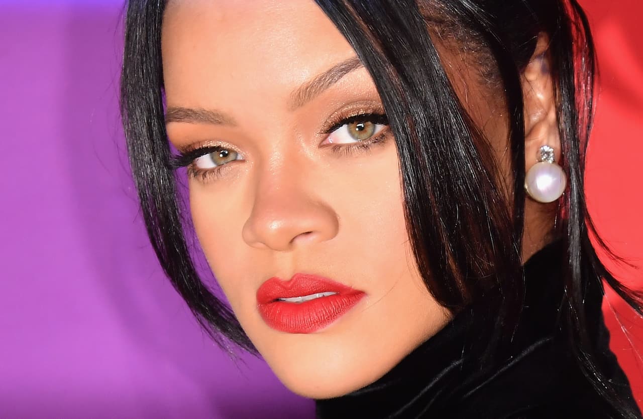<b>Rihanna. </b>En noviembre de 2018 fue utilizado en un mitin de Trump en Tennessee el tema 'Don't stop the music', un sencillo de la artista de Barbados que se popularizó en 2007. 
<a href="https://twitter.com/rihanna/status/1059240423091245056"><u>Momentos después la cantante tuiteó</u></a>: “Ni yo ni mi gente estaríamos en uno de esos mítines trágicos o alrededor de ellos".