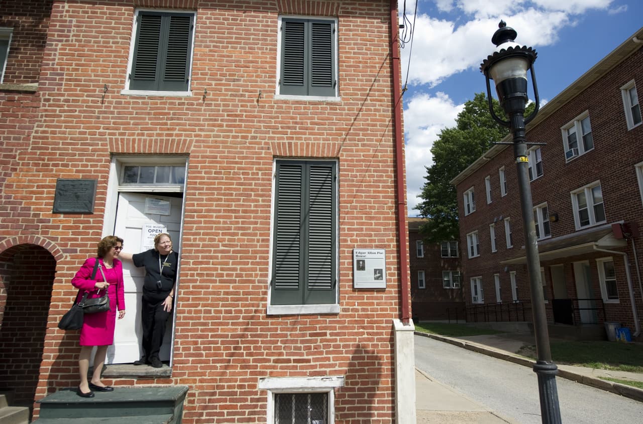 <a href="https://www.usatoday.com/story/news/nation/2021/09/08/what-least-expensive-zip-codes-america-real-estate-covid/5769847001/" target="_blank">24/7 Wall St. revisó los datos proporcionados por ATTOM Data Solutions</a>, un proveedor de datos de bienes raíces y propiedades y determinó:
<br>
<br>
<b>Puesto número 4.</b>
<br>
<br>1. Código postal: 21217.
<br>2. Ubicación: Baltimore, Maryland.
<br>3. Precio medio de venta de la vivienda: 35.000 dólares.
<br>4. Ingreso medio por hogar: $29,196.
<br>
<br>El código postal 21217 de Baltimore es uno de los únicos cinco códigos postales en todo el país con un tamaño de muestra suficiente, donde la mayoría de las casas vendidas en 2020 fueron por menos de $ 40,000. El precio medio de las 500 unidades de vivienda del área vendidas el año pasado fue de apenas 35.000 dólares. 
<br>
