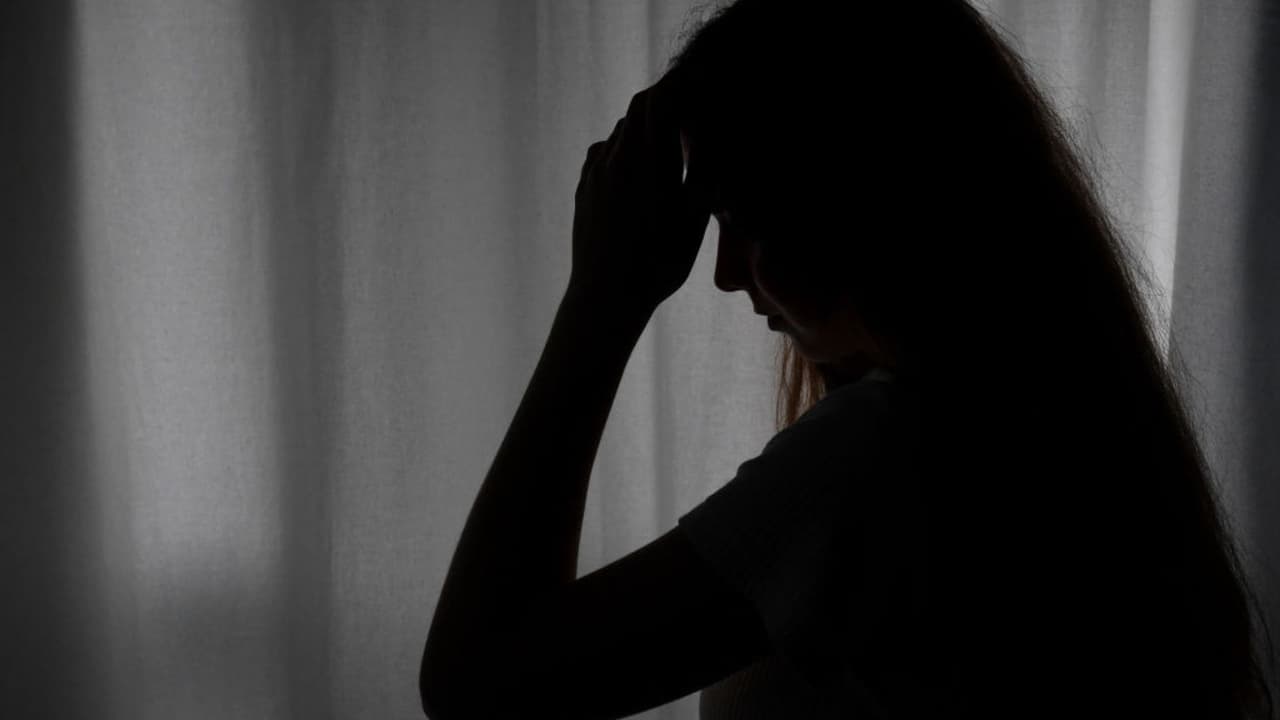 Temor a ICE provoca que menos víctimas latinas denuncien casos de violencia doméstica