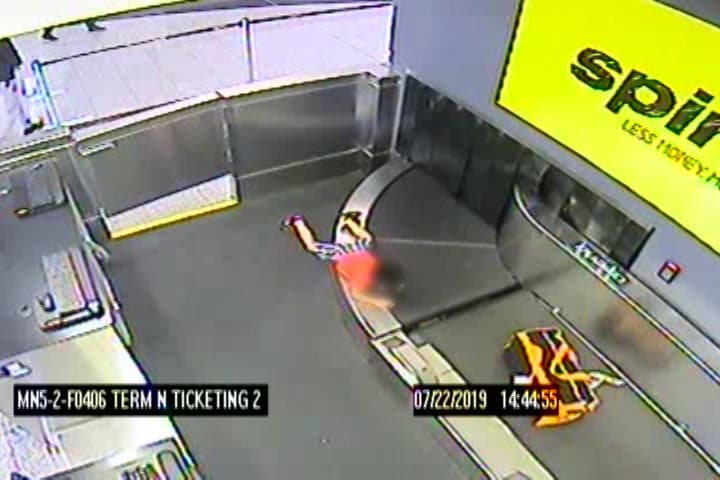 El niño, de ascendencia hispana y de entre dos y tres años de edad, fue identificado en el reporte policial al que obtuvo acceso 
<b>Noticias 34 </b>este jueves. La estación no revelará su nombre.