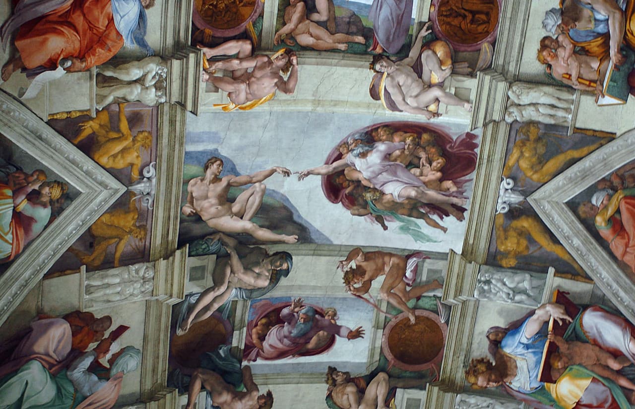 El 
<a href="http://www.museivaticani.va/content/museivaticani/en/collezioni/musei/tour-virtuali-elenco.html" target="_blank">Museo del Vaticano</a> ha abierto visitas virtuales a lugares que incluyen la Capilla Sixtina, la Basílica de San Pedro y la Sala de Rafael donde se encuentran las obras maestras realizadas por artistas como Leonardo Da Vinci que han pasado a la historia por su destreza y creatividad.