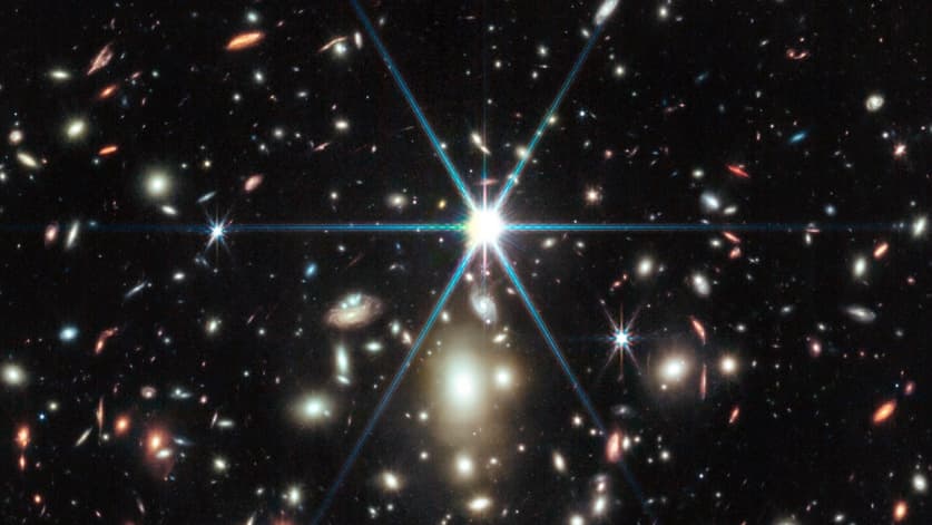 Así es Earendel, la estrella más lejana jamás detectada que es un millón de veces más luminosa que el Sol