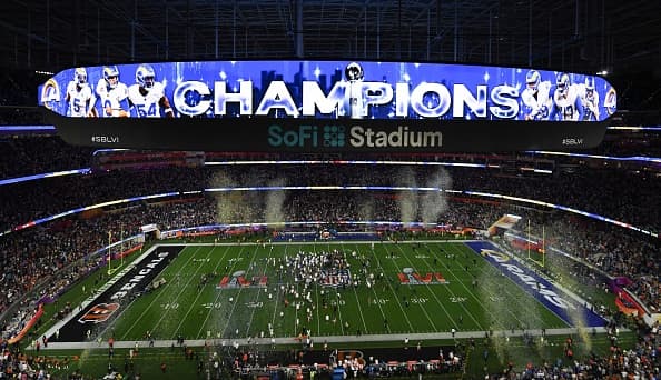 De acuerdo con registros, Los Rams recorrieron 79 yardas en 15 jugadas en 4:48 para la anotación ganadora.
