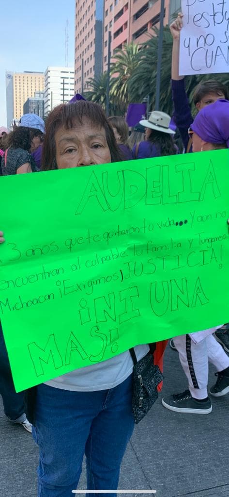 Algunas familias viajaron hasta la capital mexicana para recordar a sus mujeres víctimas de feminicidios que siguen impunes.