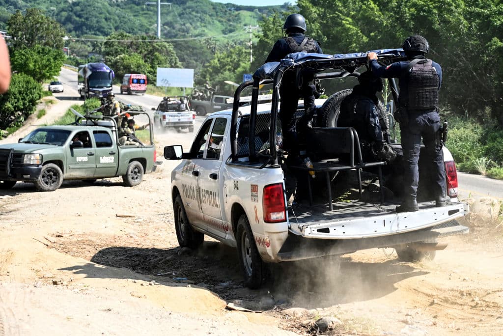 Choques entre fuerzas de seguridad y criminales en el sur de México dejan 14 delincuentes abatidos y 2 policías muertos