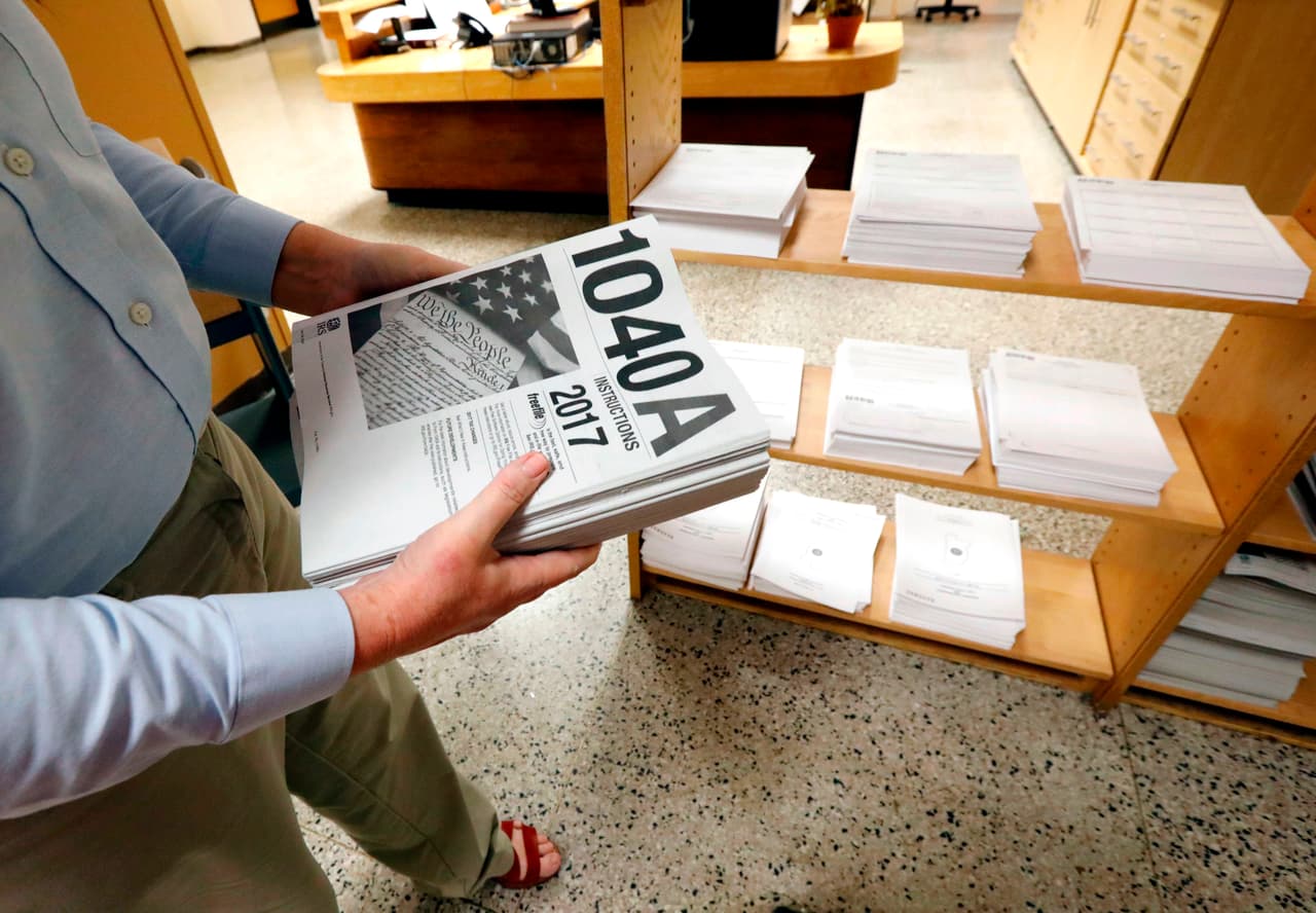 Asegúrese de que el preparador esté disponible. Los contribuyentes deben contactar a su preparador antes de la fecha de vencimiento para declarar sus impuestos.