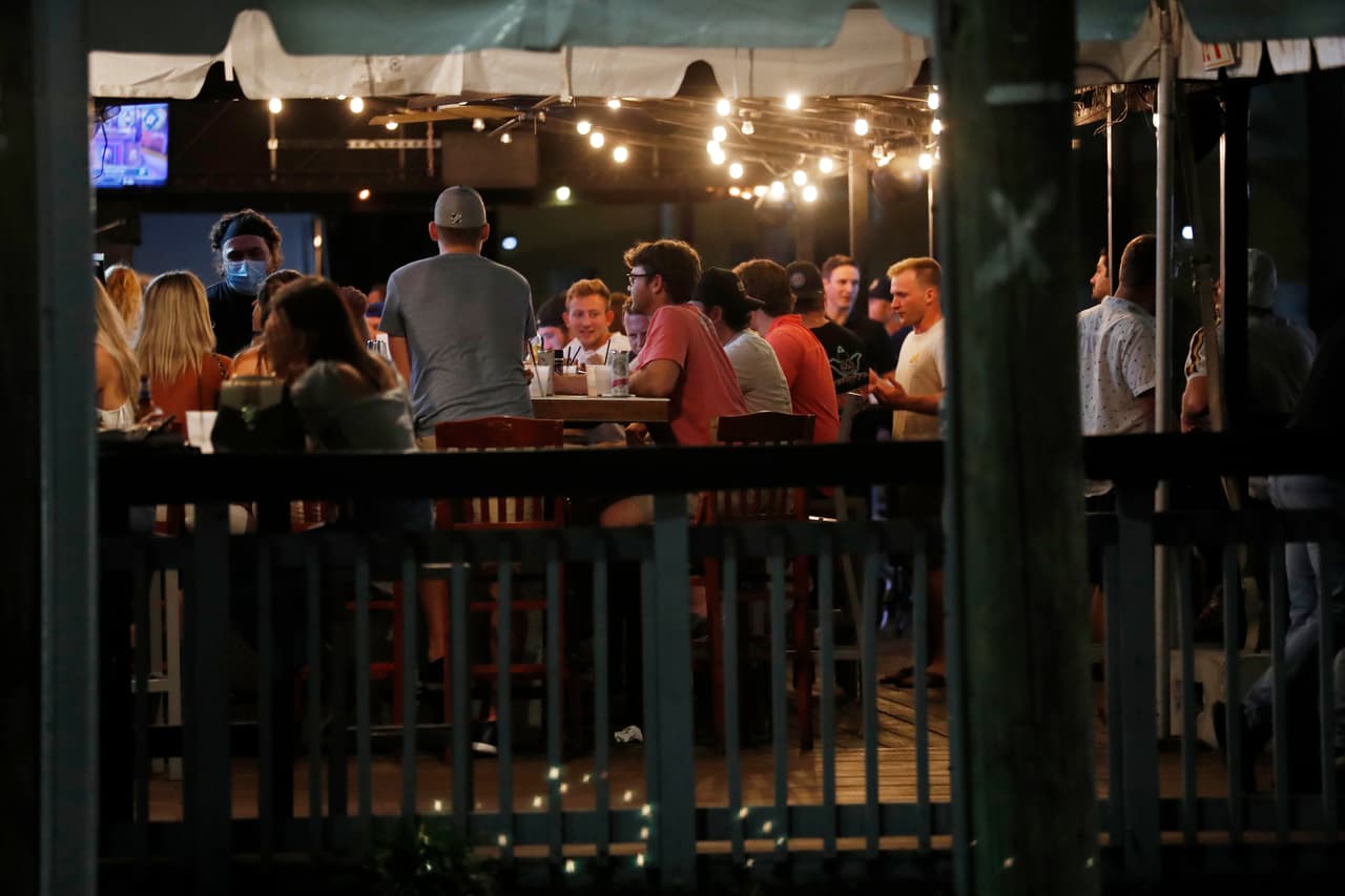 Restablecen el toque de queda en el condado Miami-Dade