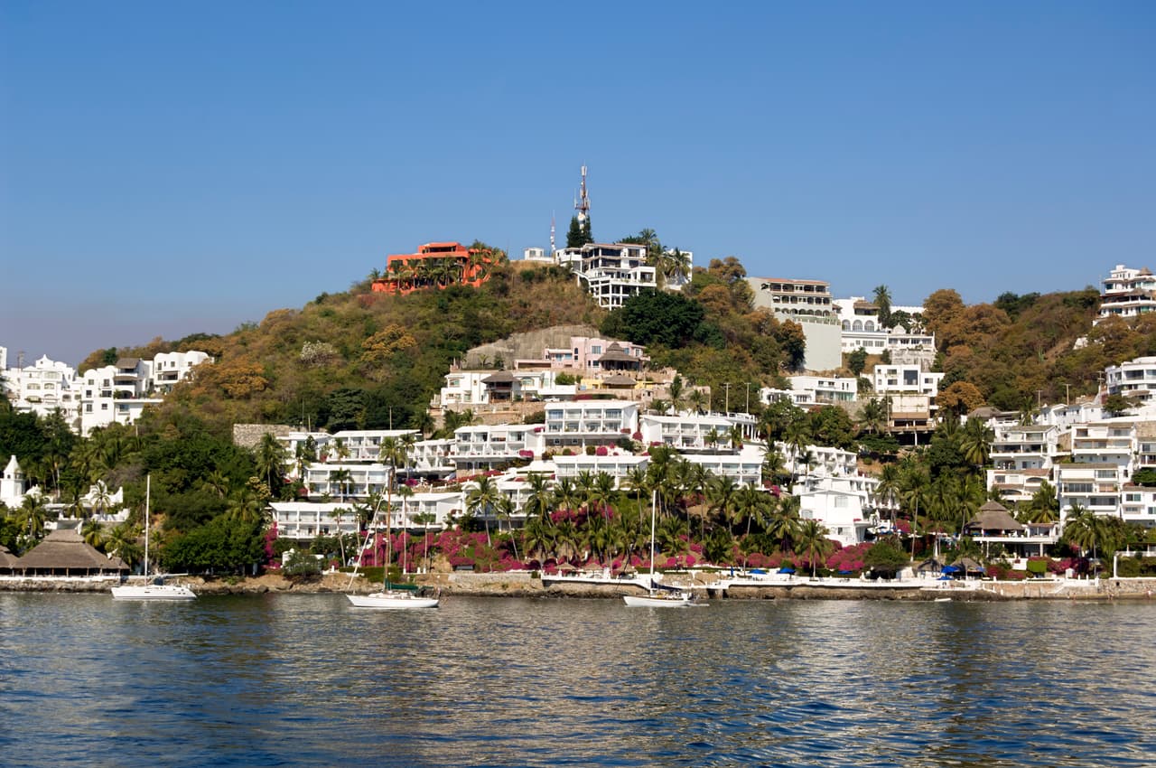 <h2 class="cms-H2-H2">Colima (nivel 4)</h2>
<br>
<br>Entre los estados más peligrosos 
<a href="https://www.univision.com/noticias/narcotrafico/puerto-mexicano-donde-reina-cartel-de-jalisco-en-la-mira-del-gobierno-de-eeuu">se encuentra Colima</a>, un estado situado entre Jalisco y Michoacán, en la costa mexicana con el Océano Pacífico. Las autoridades de Estados Unidos piden evitar cualquier viaje al interior del estado, salvo el puerto de Manzanillo, donde recomiendan precauciones.