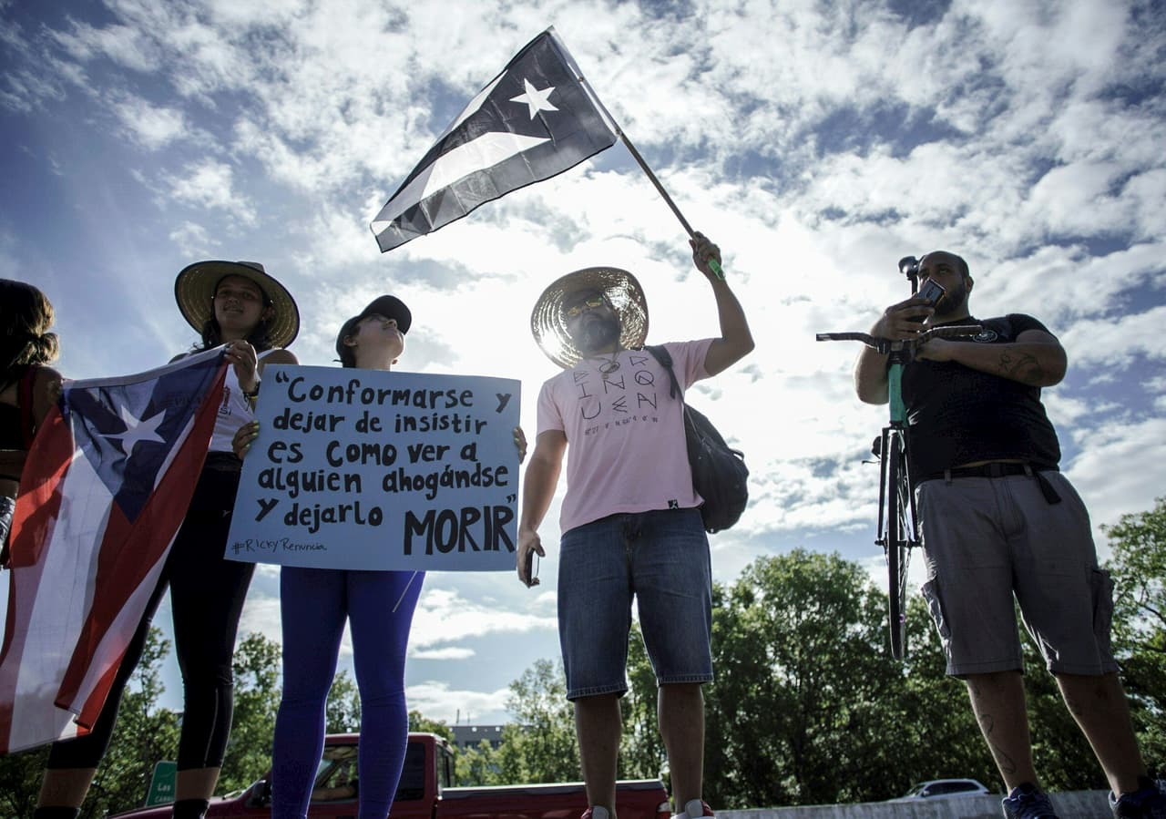 El Nuevo Día, el diario de mayor circulación en la isla, se sumó a la presión titulando su noticia principal: "Gobernador, es hora de escuchar a la gente: tiene que renunciar”.