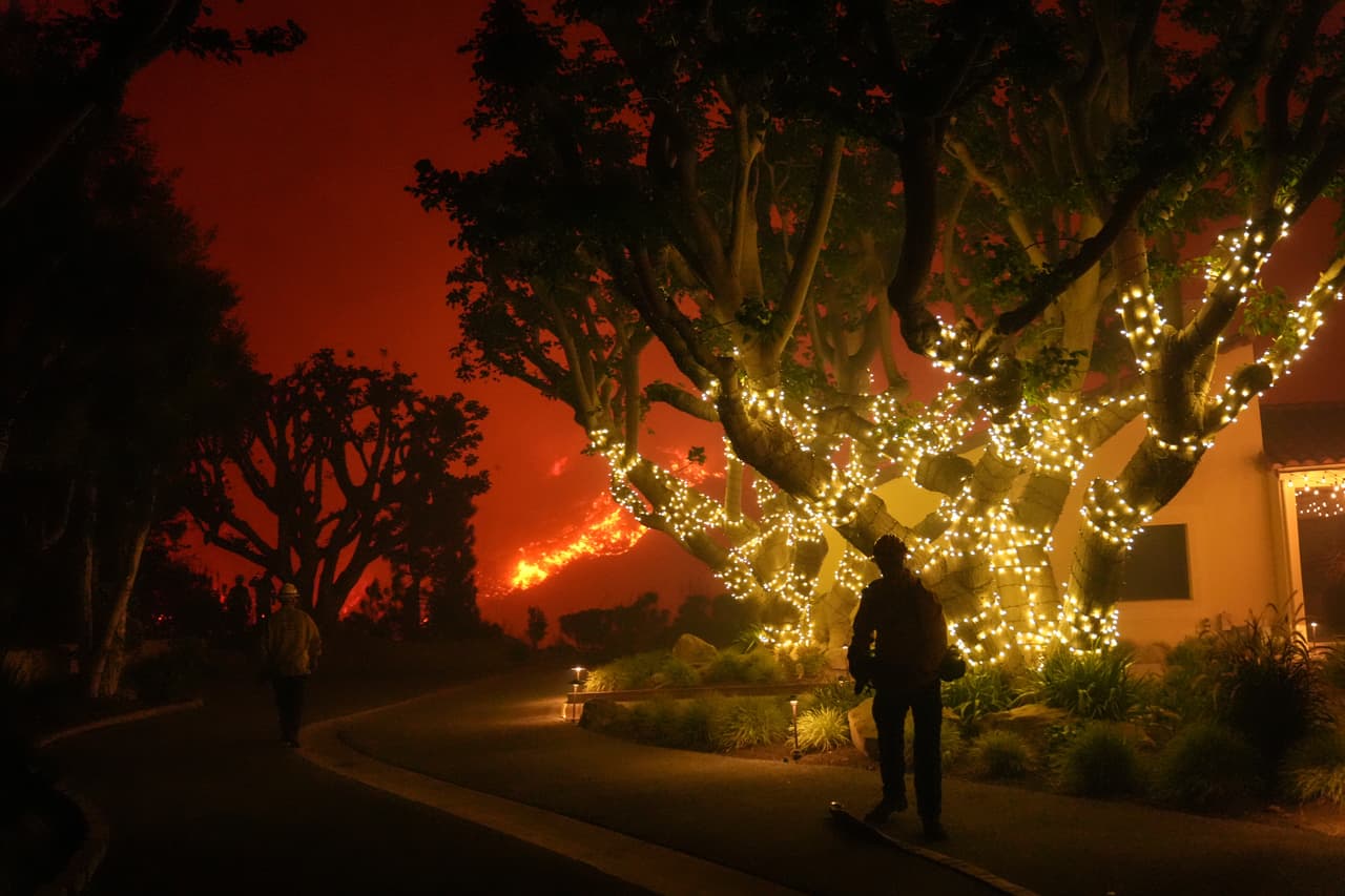 Debido a que se espera que los vientos aumenten, 
<b>el suministro eléctrico será cortado a miles de residentes del sur de California</b>, para minimizar el riesgo de incendios.