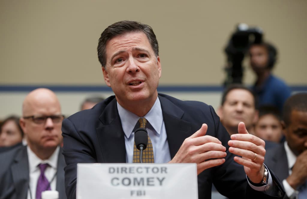 El entonces director del FBI, James Comey, testificando ante el Congreso en julio de 2016.