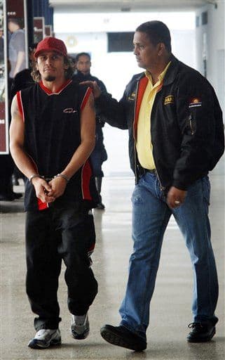 En 2010, el venezolano Edwin ‘El Inca’ Valero fue acusado de violencia doméstica por su novia Carolina, quien retiró los cargos posteriormente. Un mes más tarde, el 18 de abril del 2010, Valero la asesinó en una habitación de hotel, crimen que él mismo confesó. Edwin fue arrestado y se suicidó al ahorcarse en su celda horas después de su detención.